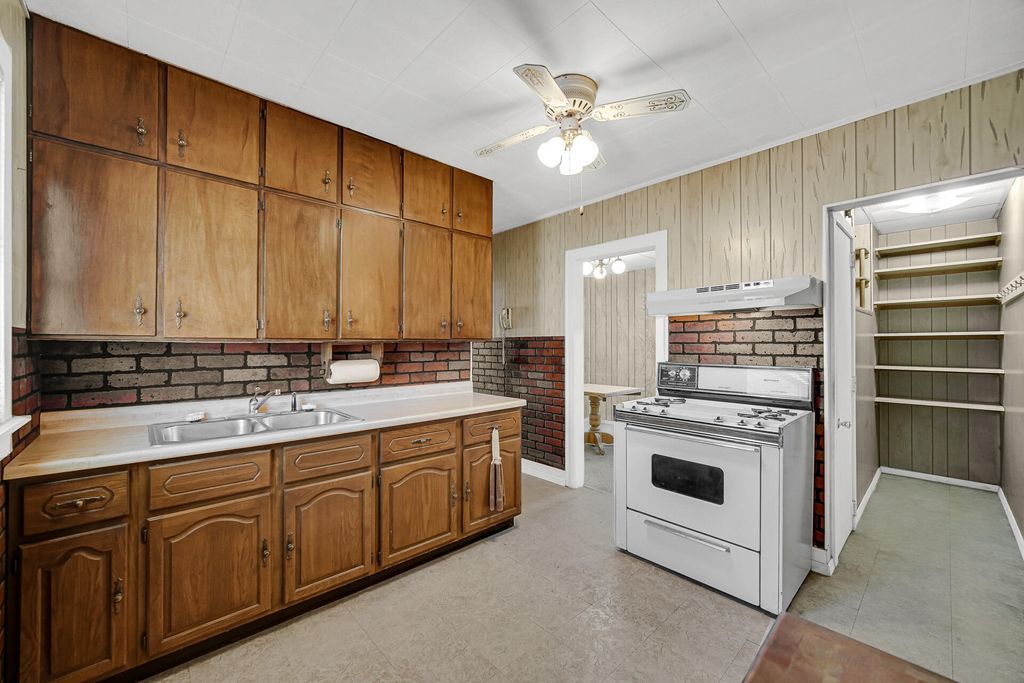 Photo of 2806 Schrage Avenue, Whiting, IN 46394 (MLS # 837617)