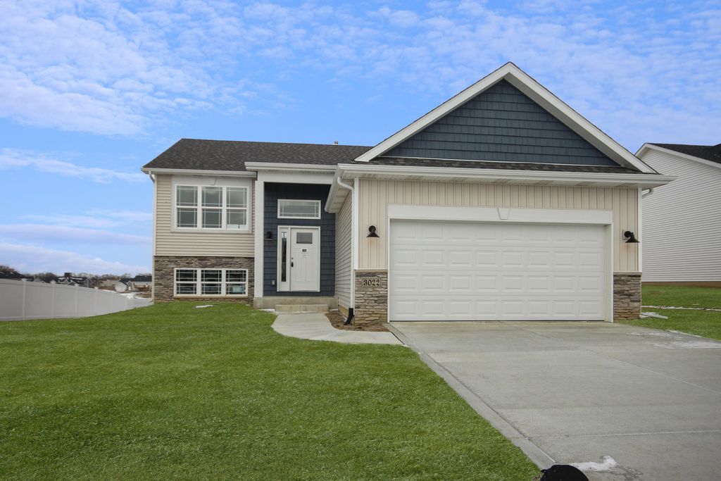 Photo of 3022 W 84th Place, Merrillville, IN 46410 (MLS # 835071)