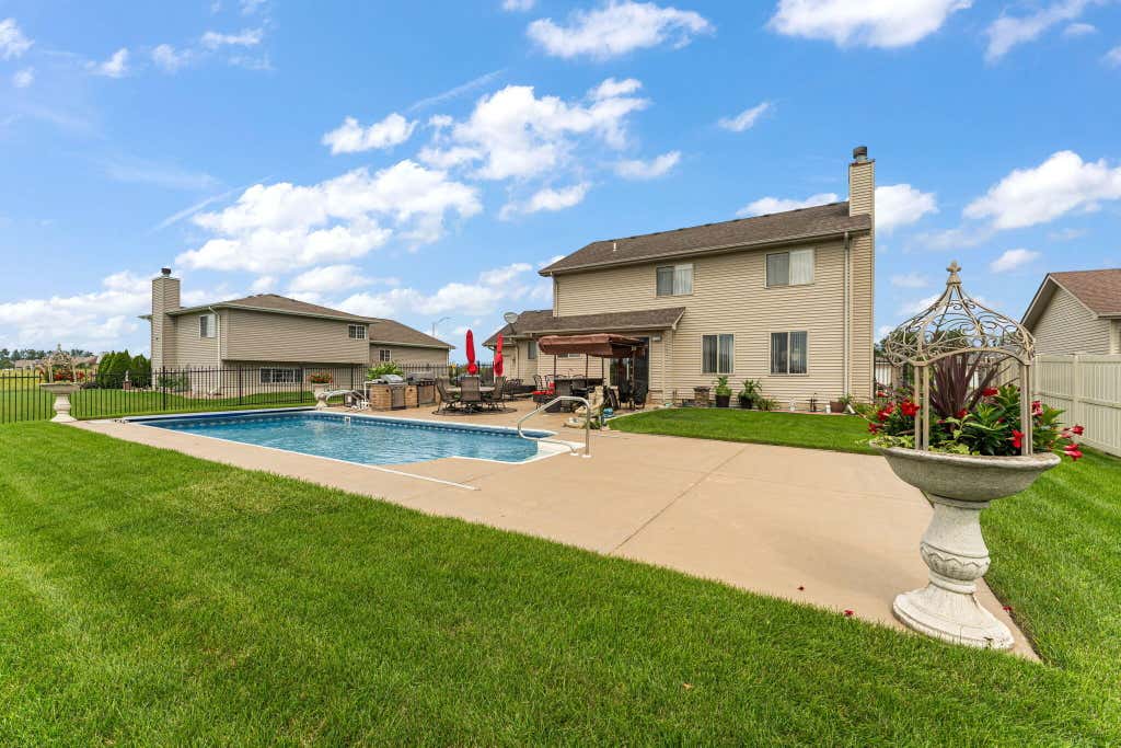 Photo of 516 Seminary Drive, Dyer, IN 46311 (MLS # 843991)