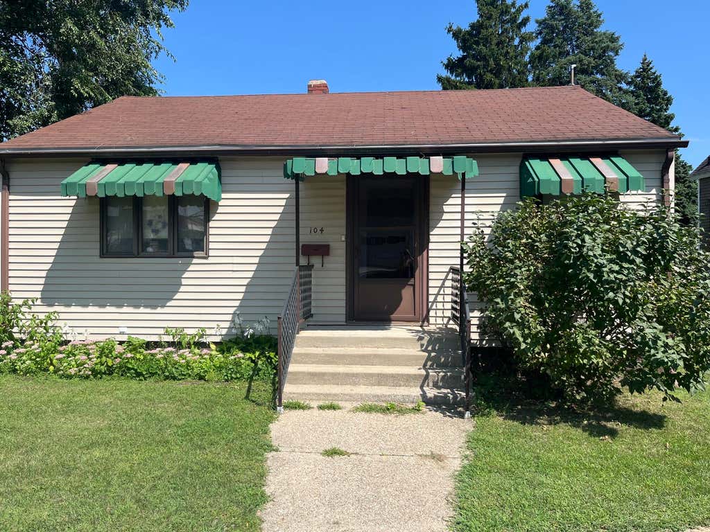 Photo of 104 S Pearl Street, Knox, IN 46534 (MLS # 843648)