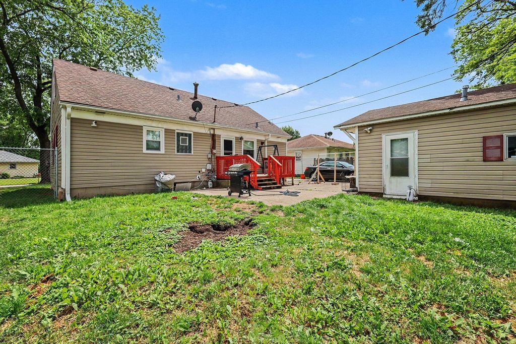 Photo of 1626 Minnesota Street, Hobart, IN 46342 (MLS # 840296)