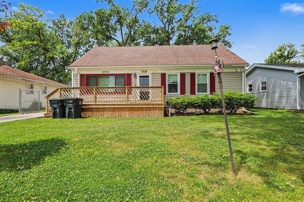 Photo of 1626 Minnesota Street, Hobart, IN 46342 (MLS # 840296)