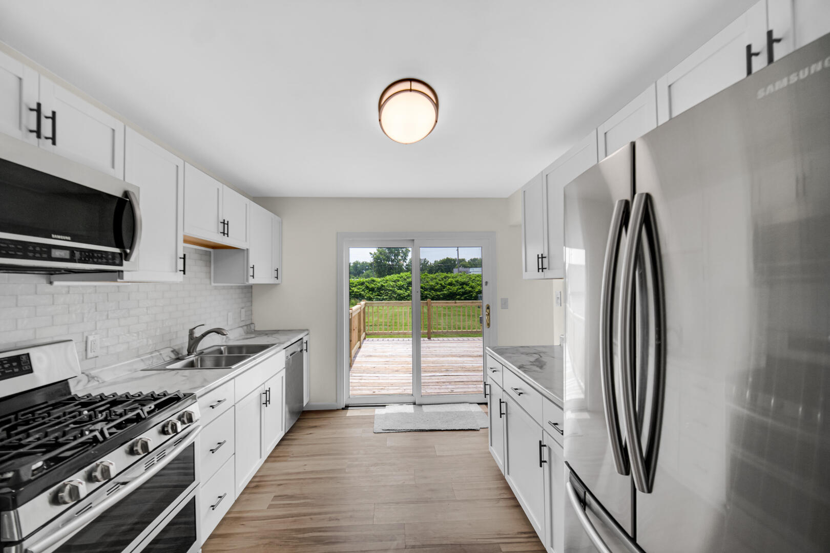 909 E 36th Place