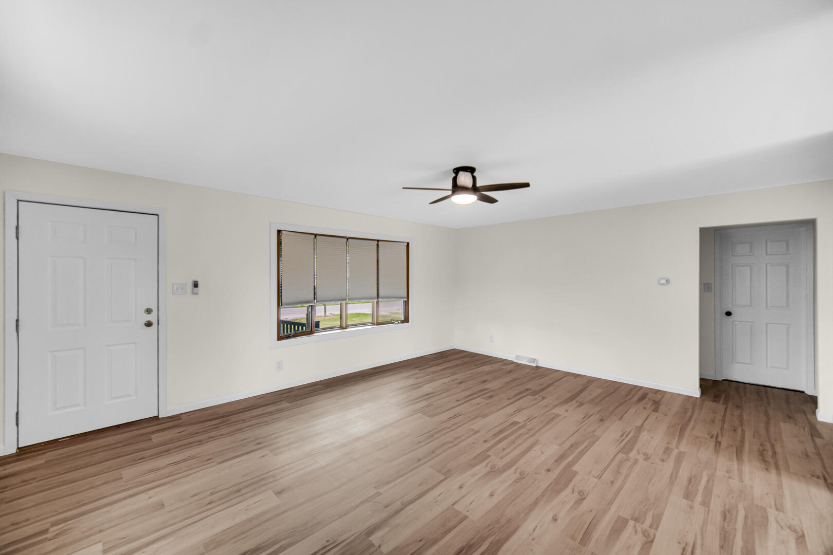 909 E 36th Place