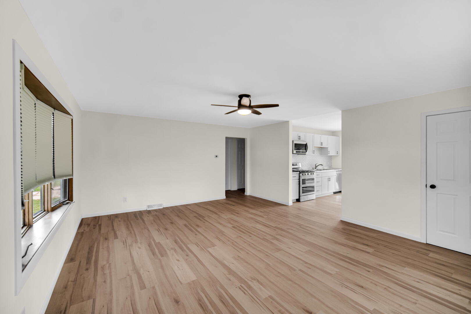 909 E 36th Place