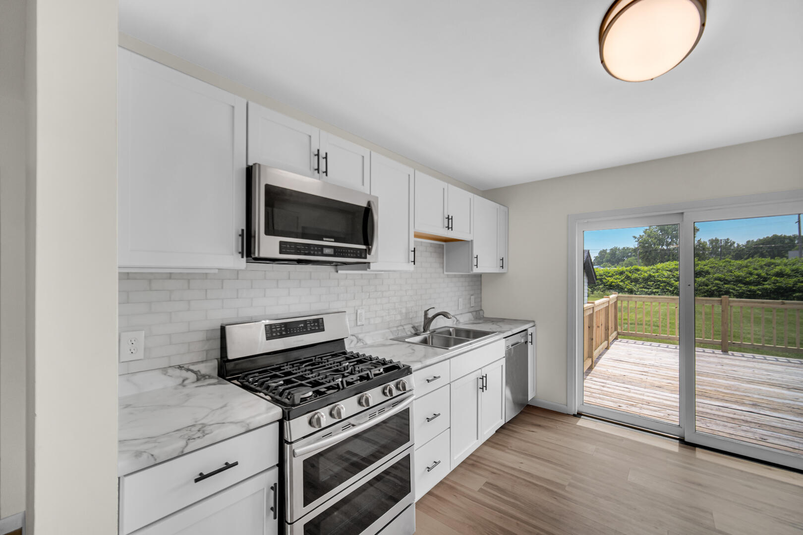909 E 36th Place
