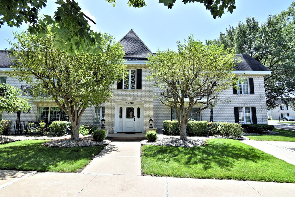 Photo of 2288 Bordeaux Walk #D1, Highland, IN 46322 (MLS # 841779)