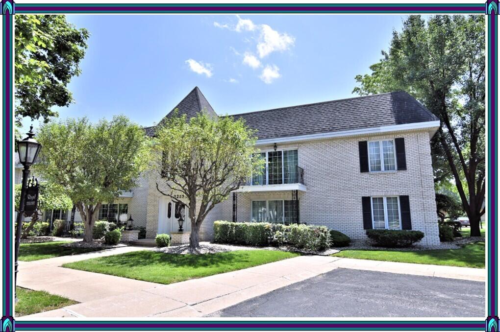 Photo of 2288 Bordeaux Walk #D1, Highland, IN 46322 (MLS # 841779)