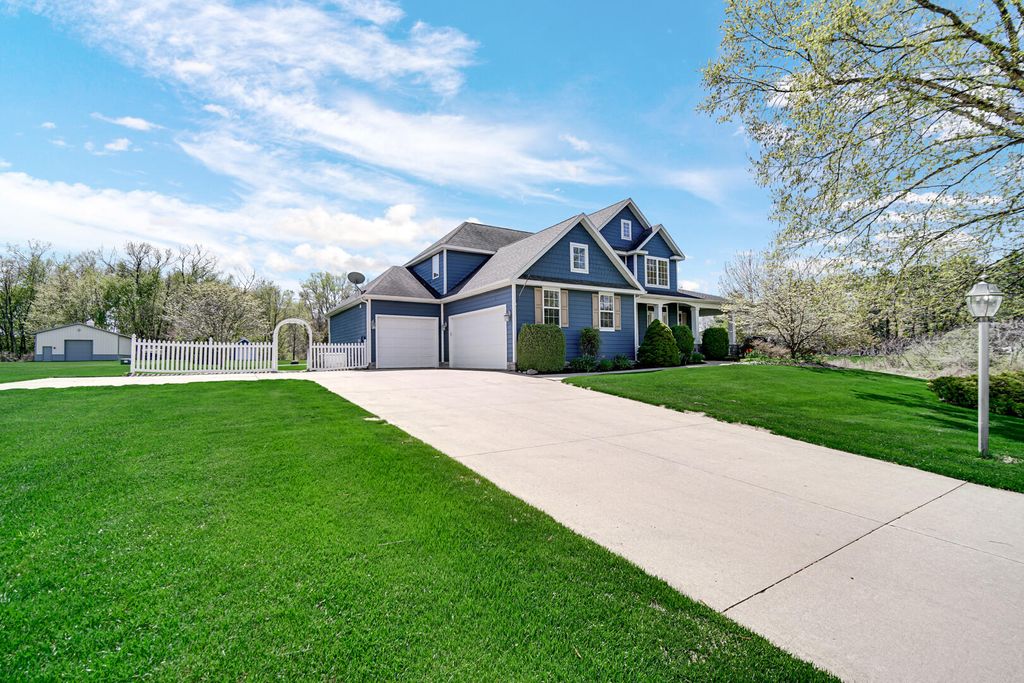 Photo of 386 E 1050 N, Chesterton, IN 46304 (MLS # 842862)