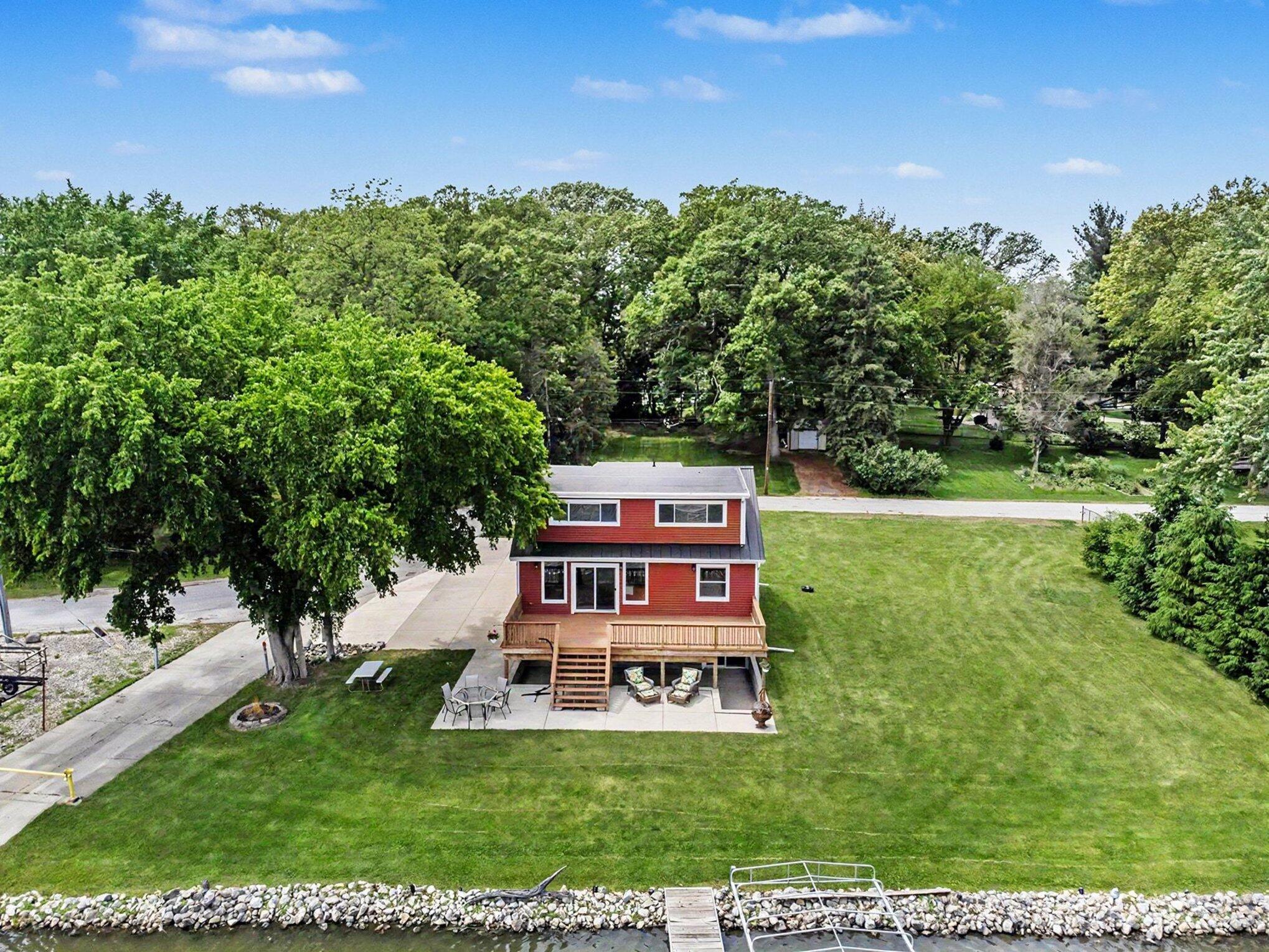 515 Lakeview Court