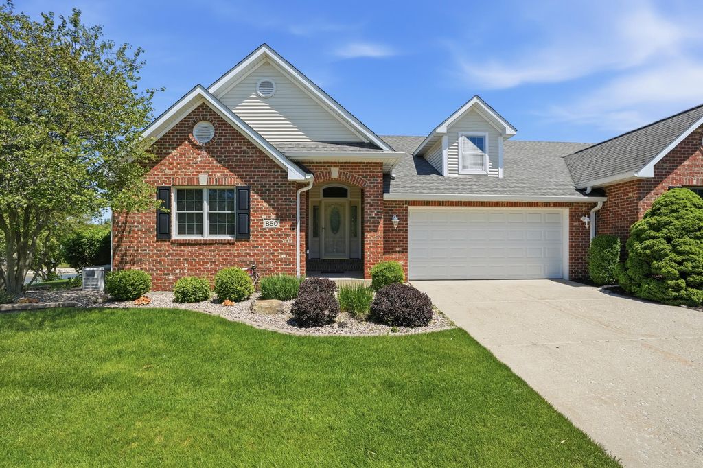 Photo of 850 Shannon Drive, Crown Point, IN 46307 (MLS # 838912)