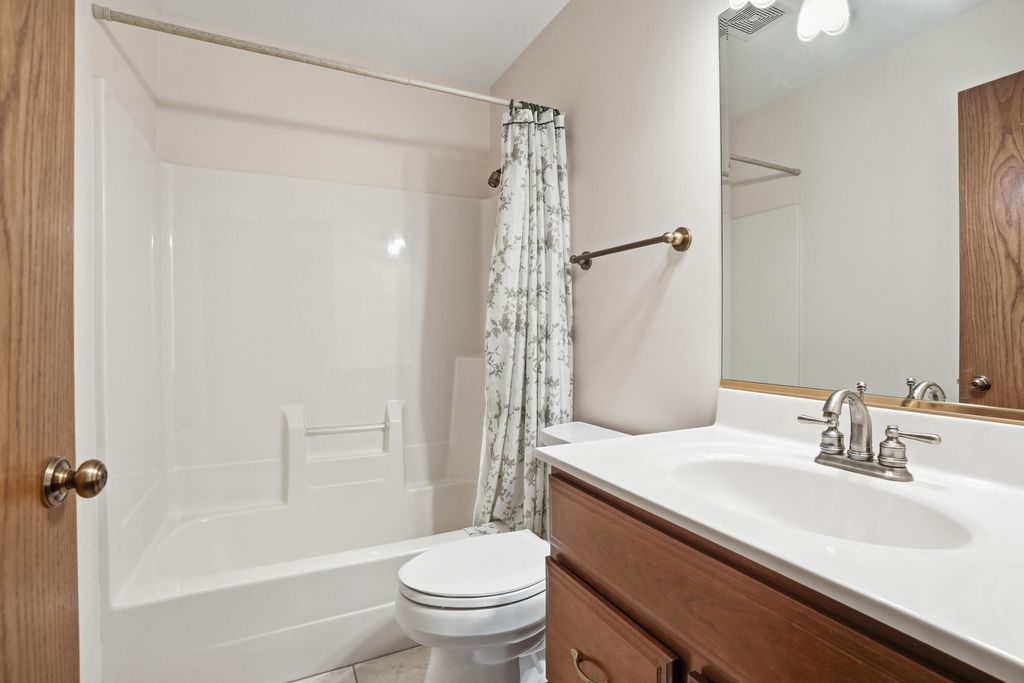 Photo of 850 Shannon Drive, Crown Point, IN 46307 (MLS # 838912)
