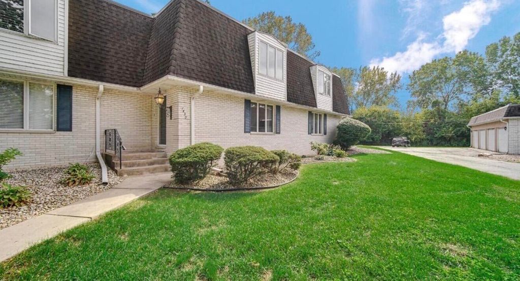 Photo of 1439 Elm Court #1439, Schererville, IN 46375 (MLS # 833757)