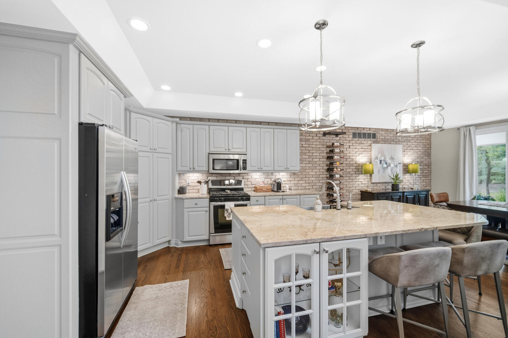 1077 Mission Hills Court