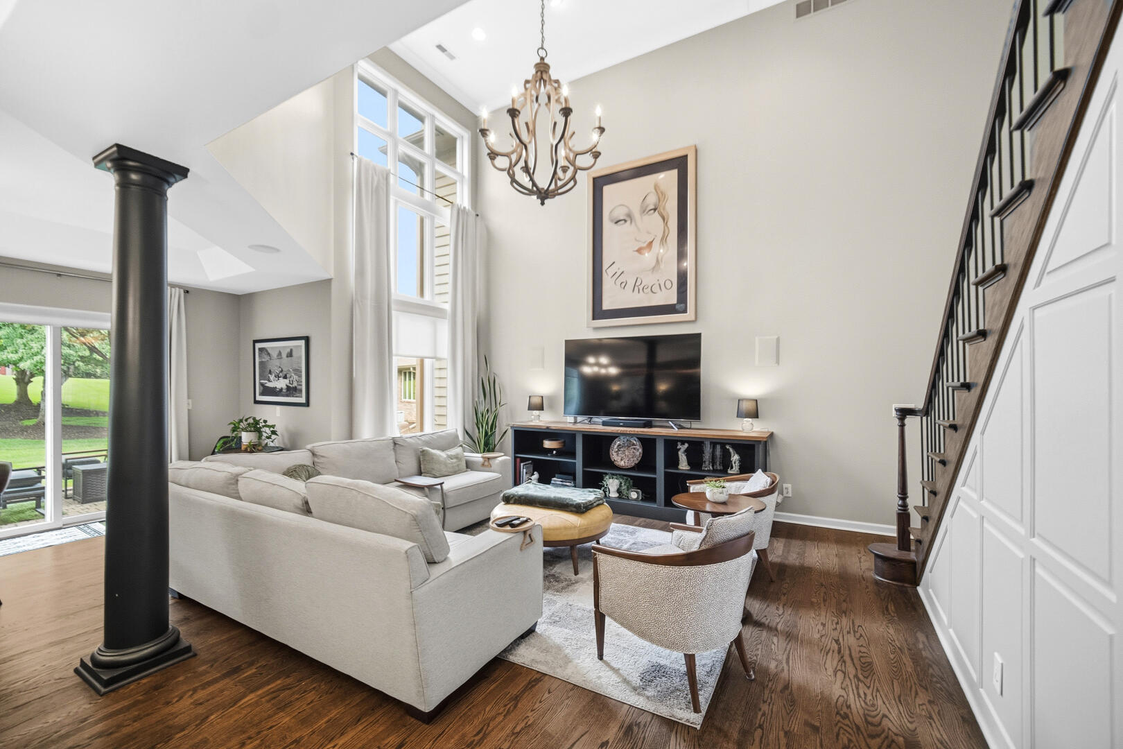 1077 Mission Hills Court