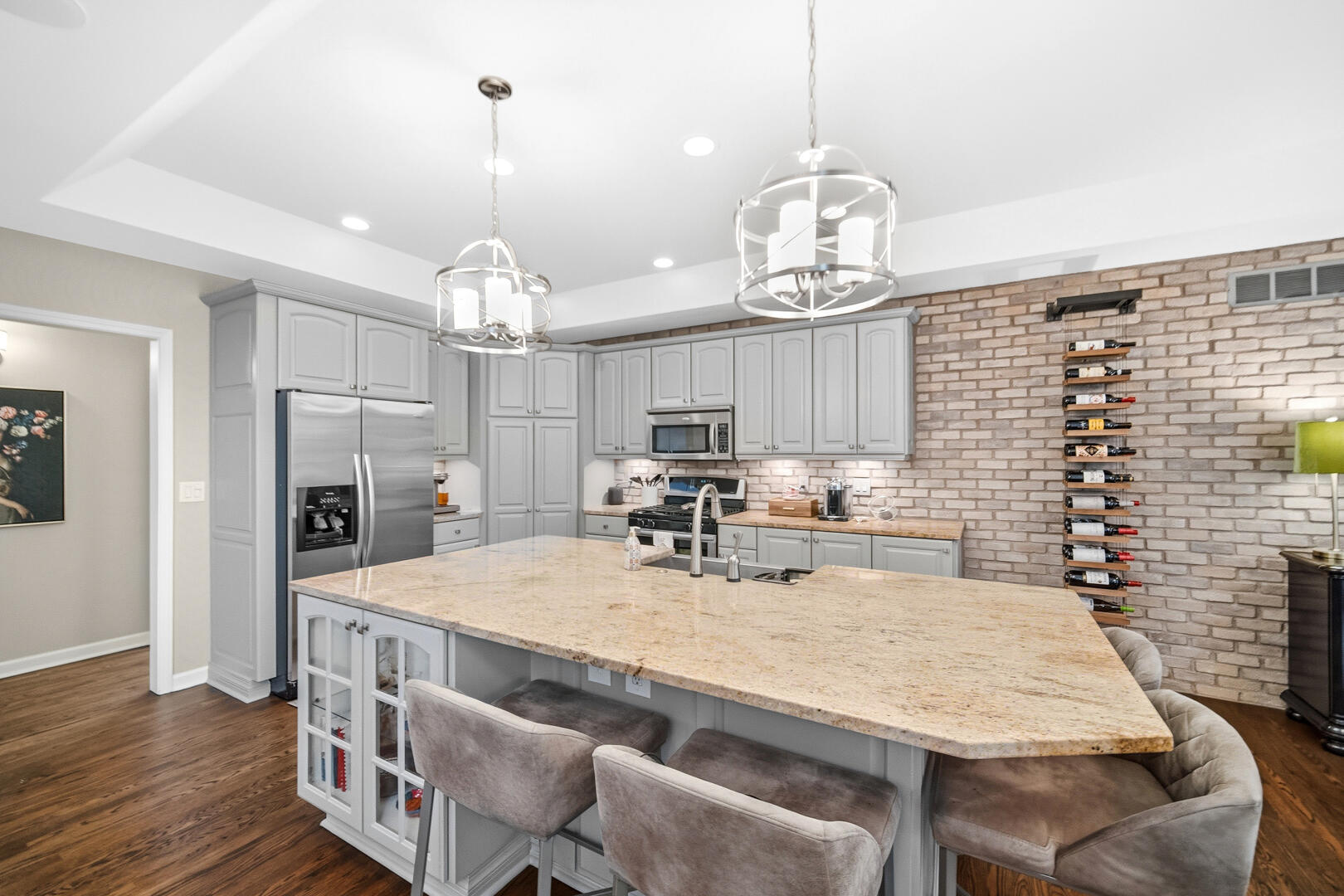 1077 Mission Hills Court
