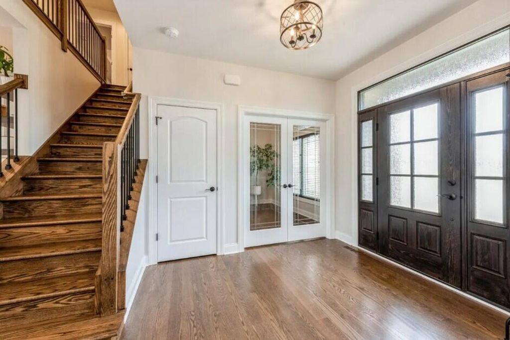 Photo of 1114 Barrington Court, Schererville, IN 46375 (MLS # 832843)