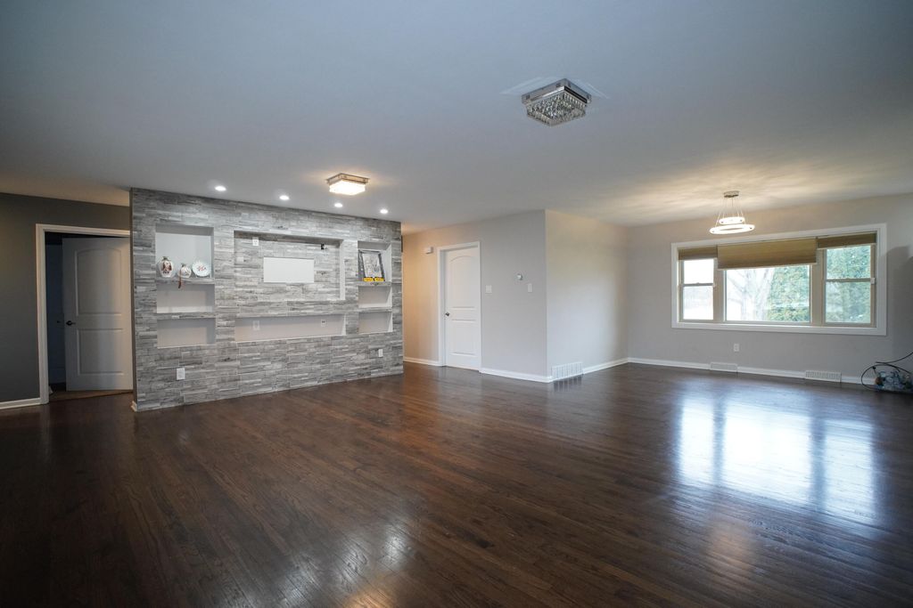 Photo of 6092 Cleveland Street, Merrillville, IN 46410 (MLS # 832720)