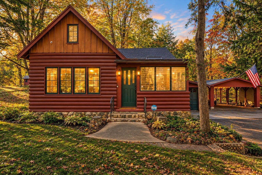 Photo of 8 Talahi Trail, Michigan City, IN 46360 (MLS # 847560)