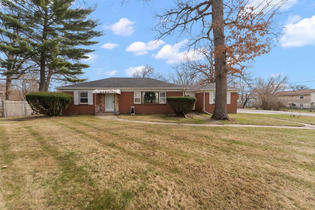 Photo of 5397 Cleveland Street, Merrillville, IN 46410 (MLS # 835718)