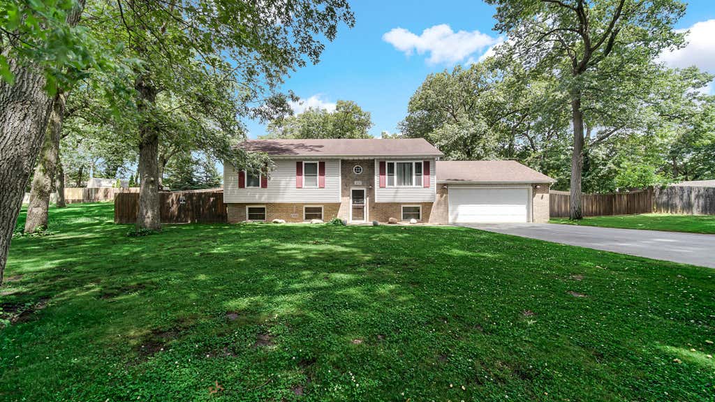 Photo of 3031 Huntington Street, Hobart, IN 46342 (MLS # 841022)