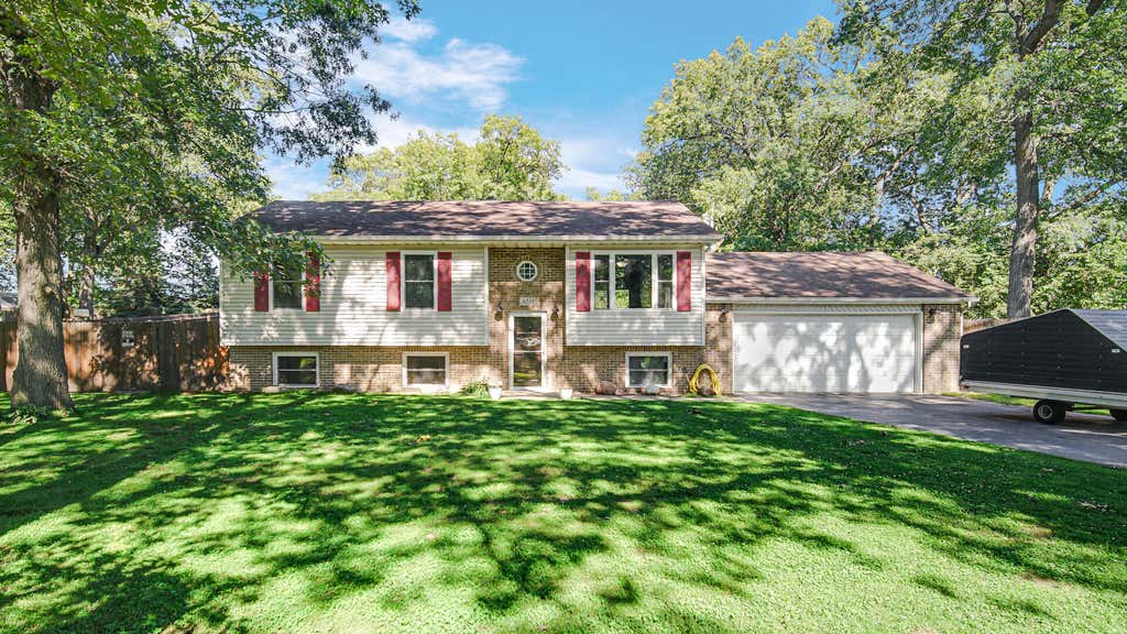Photo of 3031 Huntington Street, Hobart, IN 46342 (MLS # 841022)