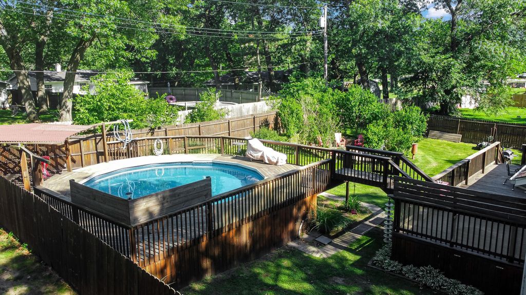 Photo of 3031 Huntington Street, Hobart, IN 46342 (MLS # 841022)