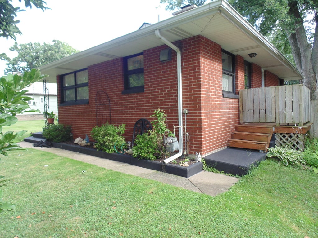 Photo of 455 Ridgeland Avenue, Valparaiso, IN 46385 (MLS # 843780)