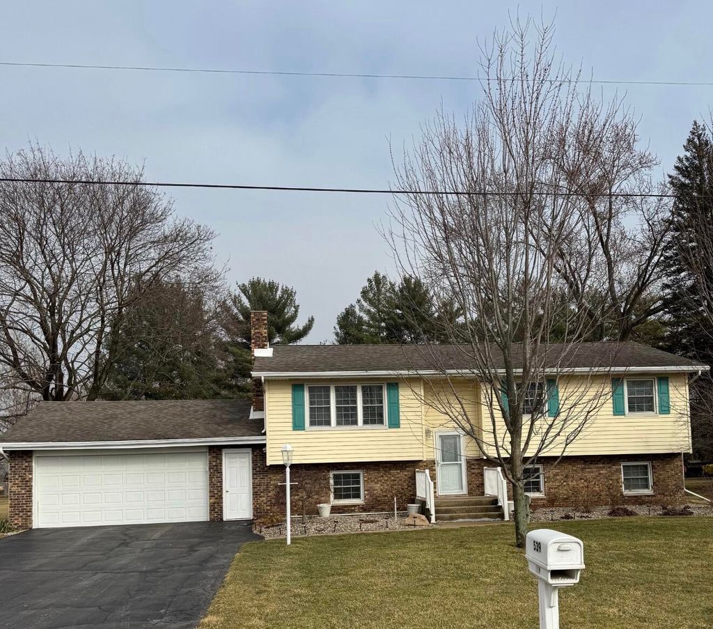 Photo of 539 Wayne Street, Hobart, IN 46342 (MLS # 835038)