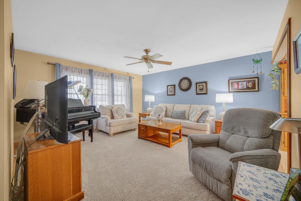 Photo of 539 Wayne Street, Hobart, IN 46342 (MLS # 835038)