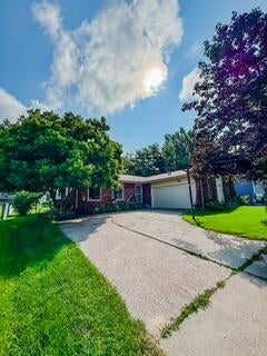 Photo of 2309 Four Seasons Pkwy, Crown Point, IN 46307 (MLS # 841742)