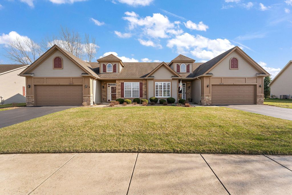 Photo of 1479 Charlevoix Way, Schererville, IN 46375 (MLS # 836505)