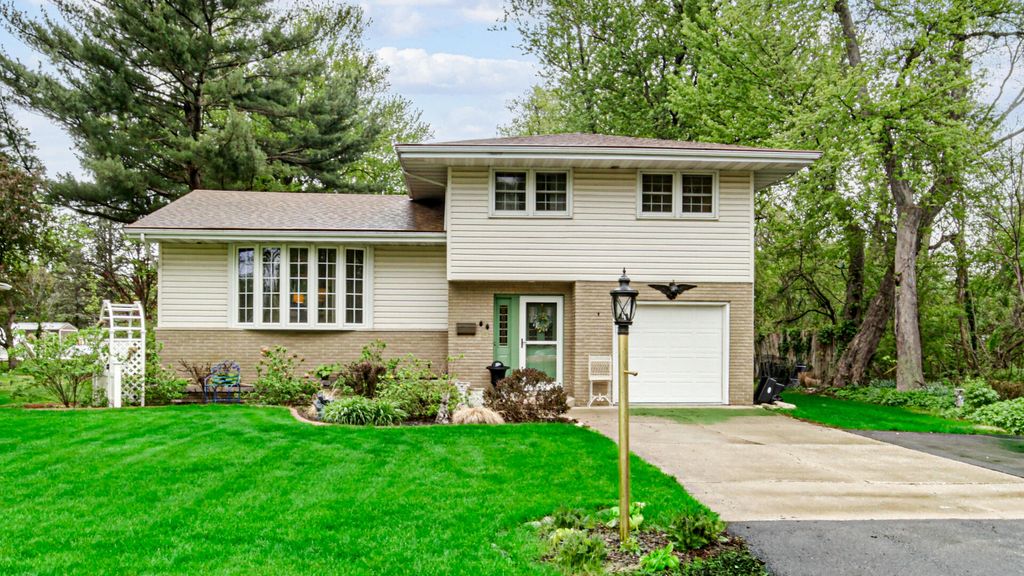 Photo of 738 E 11th Street, Hobart, IN 46342 (MLS # 837974)