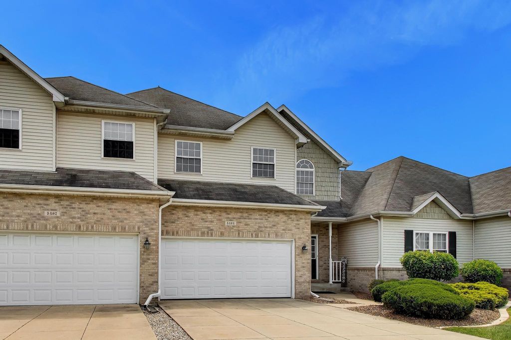 Photo of 5494 Victoria Place, Crown Point, IN 46307 (MLS # 839397)