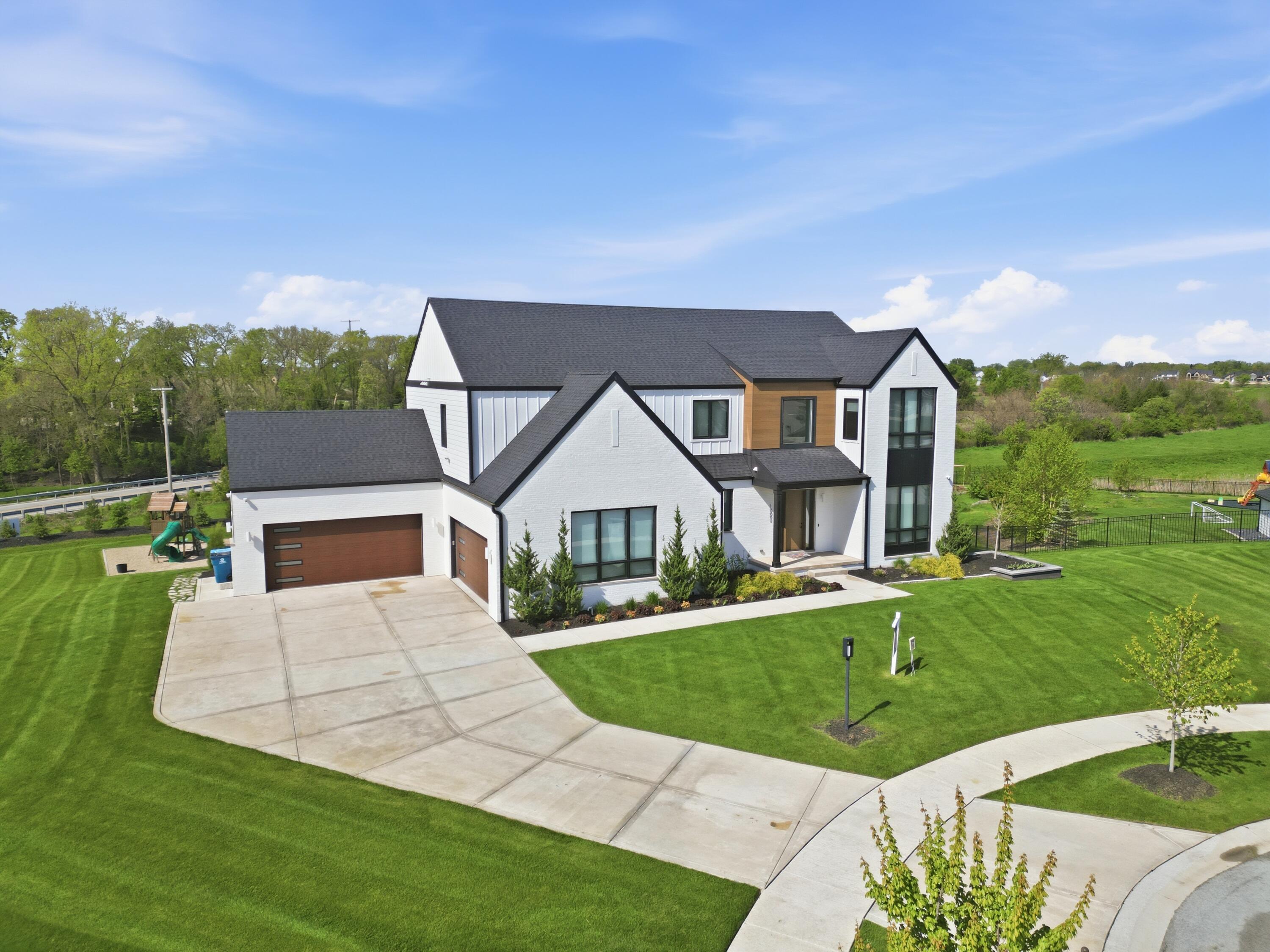 10092 Tall Grass Trail