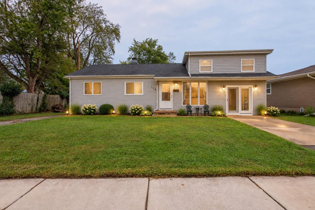 Photo of 114 E Manor Drive, Griffith, IN 46319 (MLS # 846223)