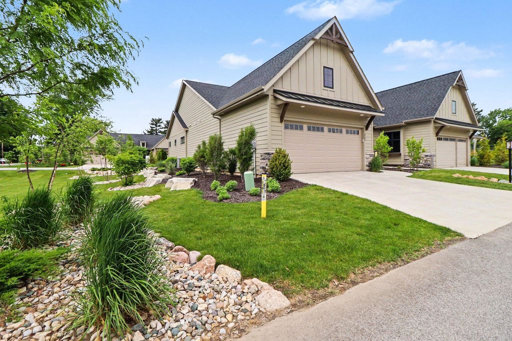Photo of 1905 E Woodglen Circle, Valparaiso, IN 46383 (MLS # 839246)
