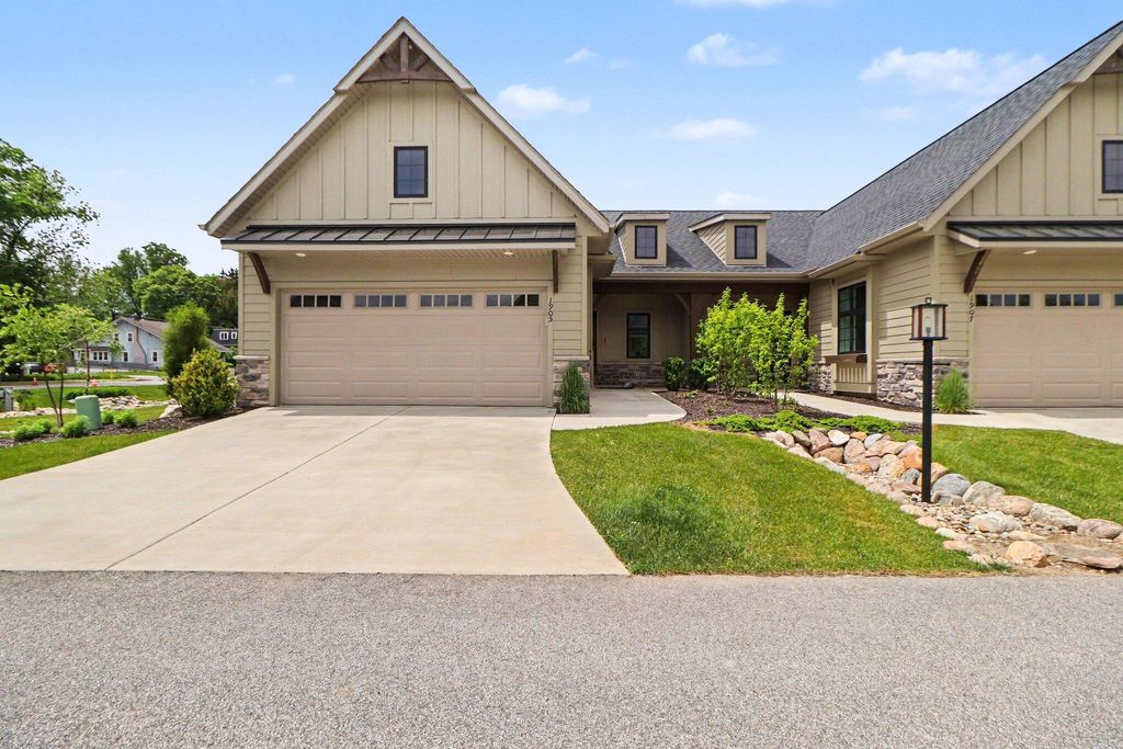 Photo of 1905 E Woodglen Circle, Valparaiso, IN 46383 (MLS # 839246)