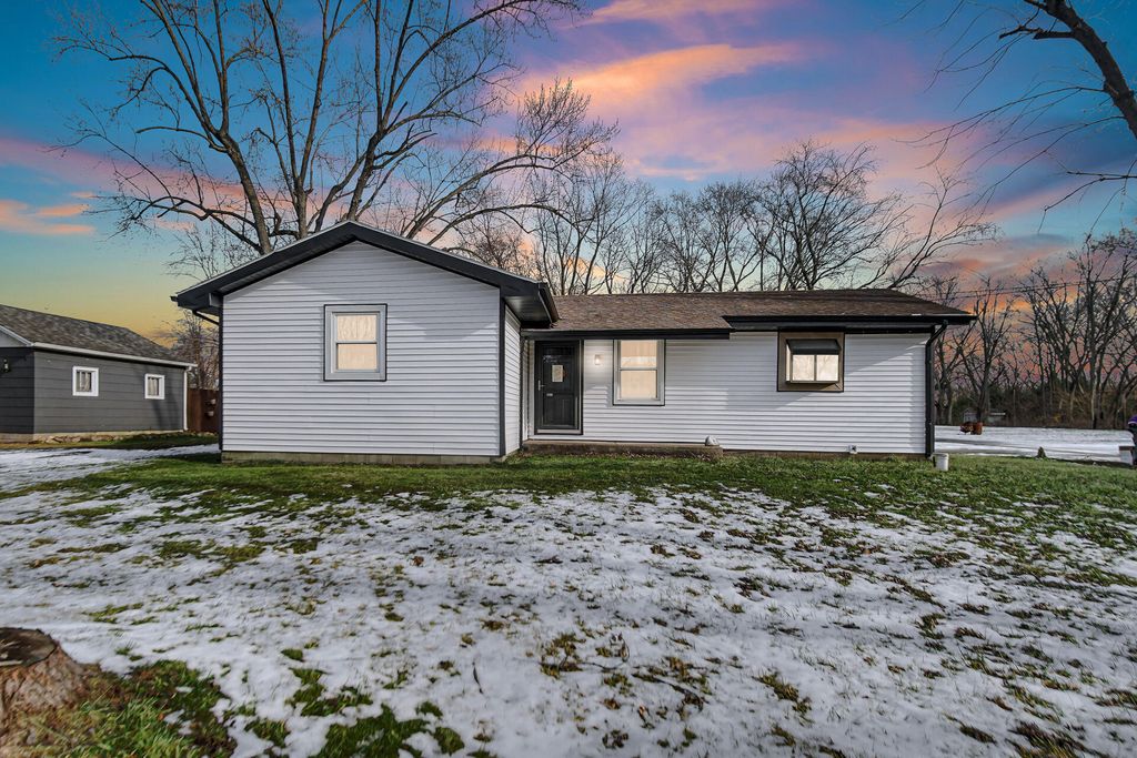 Photo of 1725 S Fairbanks Street, Griffith, IN 46319 (MLS # 832731)
