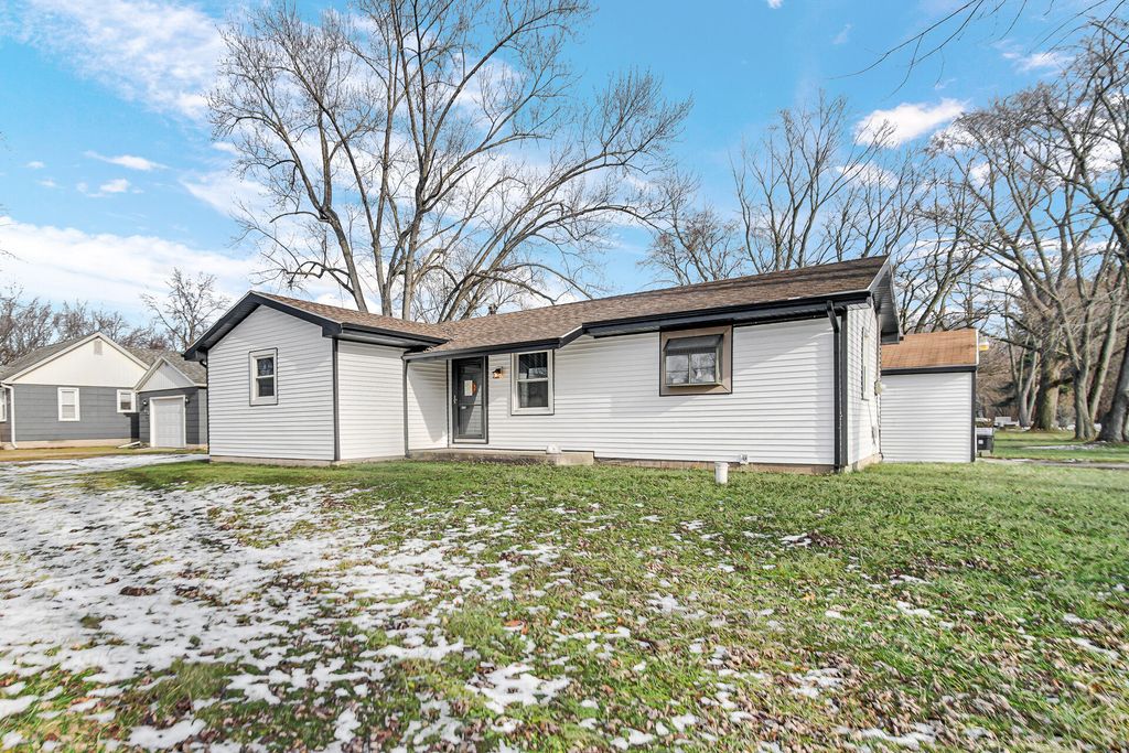 Photo of 1725 S Fairbanks Street, Griffith, IN 46319 (MLS # 832731)