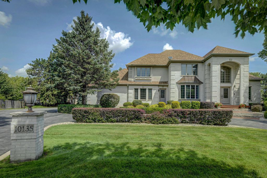 Photo of 10135 Cherrywood Lane, Munster, IN 46321 (MLS # 838803)