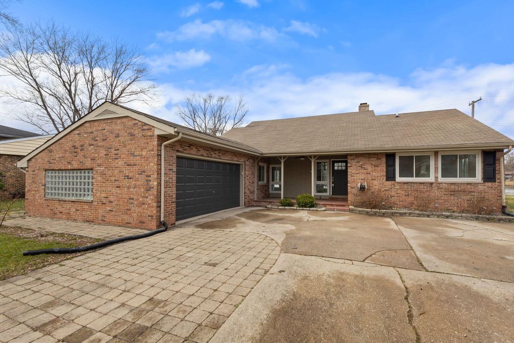 Photo of 2600 W 59th Place, Merrillville, IN 46410 (MLS # 839320)