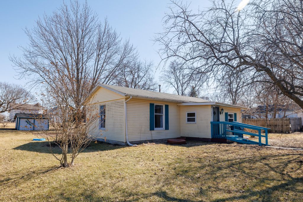 Photo of 107 N Walker Street, Morocco, IN 47963 (MLS # 835136)