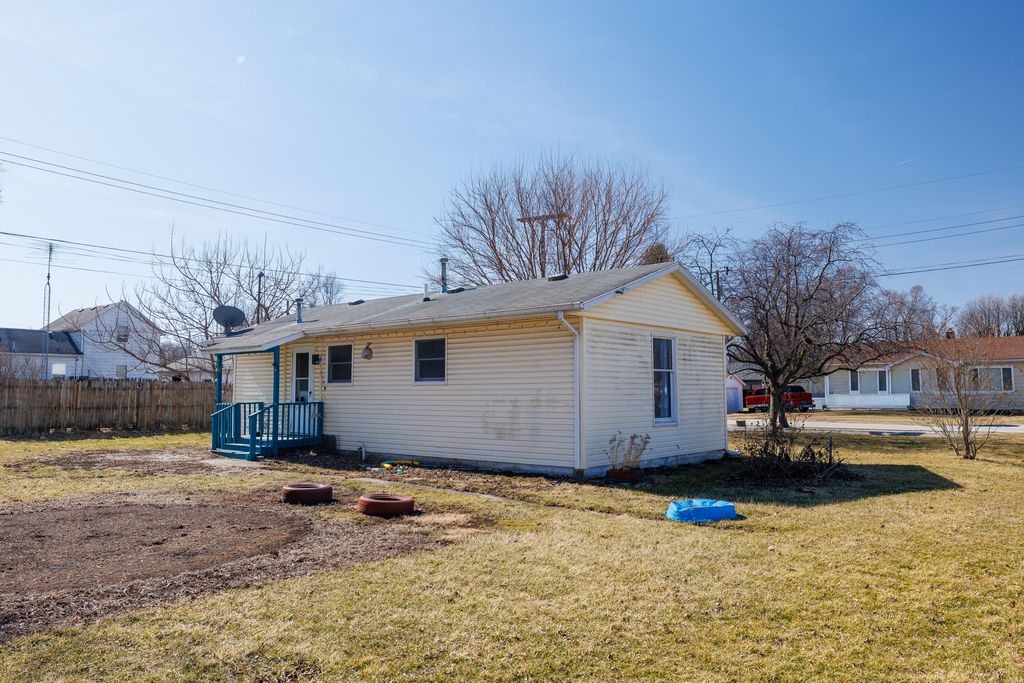 Photo of 107 N Walker Street, Morocco, IN 47963 (MLS # 835136)