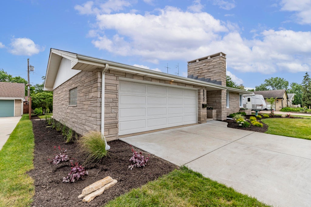 Photo of 8837 Parkway Drive, Highland, IN 46322 (MLS # 840565)