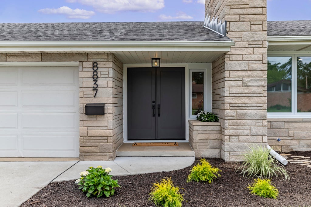 Photo of 8837 Parkway Drive, Highland, IN 46322 (MLS # 840565)