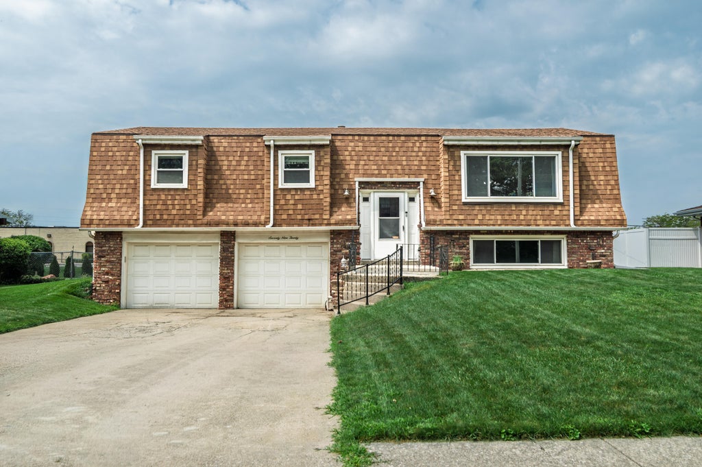 Photo of 7920 E Massachusetts Street, Merrillville, IN 46410 (MLS # 847419)