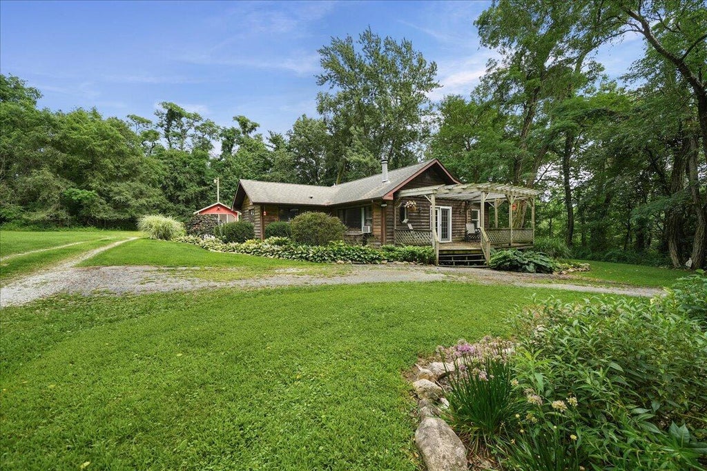 Photo of 23 E 600 N, Valparaiso, IN 46383 (MLS # 843634)