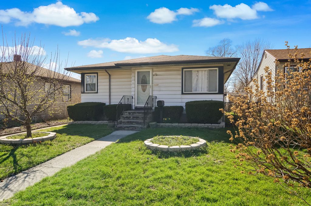 Photo of 7204 Schneider Avenue, Hammond, IN 46323 (MLS # 836461)