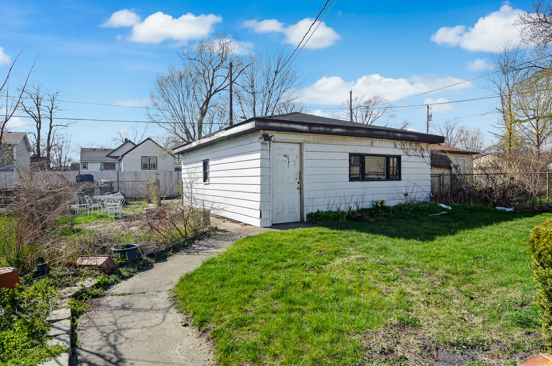 7204 Schneider Avenue